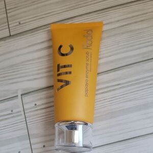 Rodial Vitamin C Papaya Enzyme Scrub